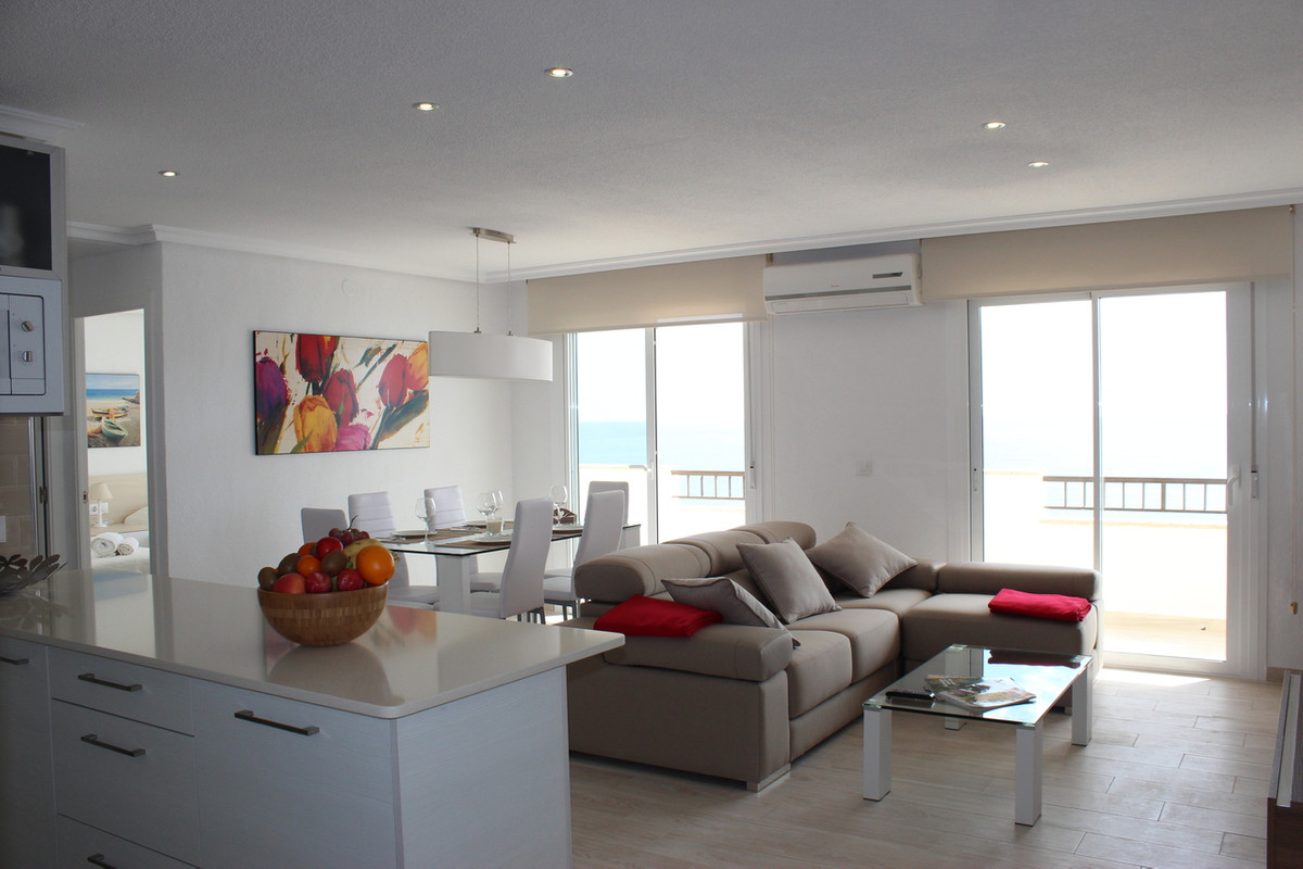 For sale - 3 Bedroom 2 Bathroom Apartment - Middle Floor Apartment in Orihuela - Mil Palmeras  - Alicante