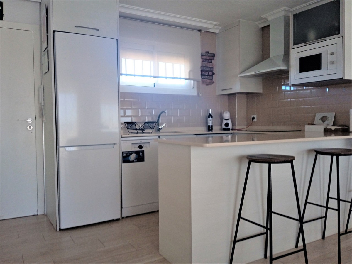For sale - 3 Bedroom 2 Bathroom Apartment in Mil Palmeras - Mil Palmeras  - Alicante