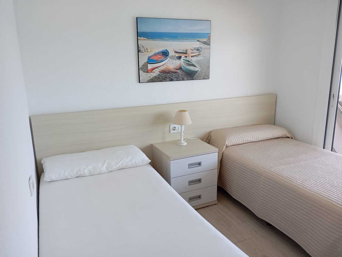 For sale - 3 Bedroom 2 Bathroom Apartment - Middle Floor Apartment in Orihuela - Mil Palmeras  - Alicante