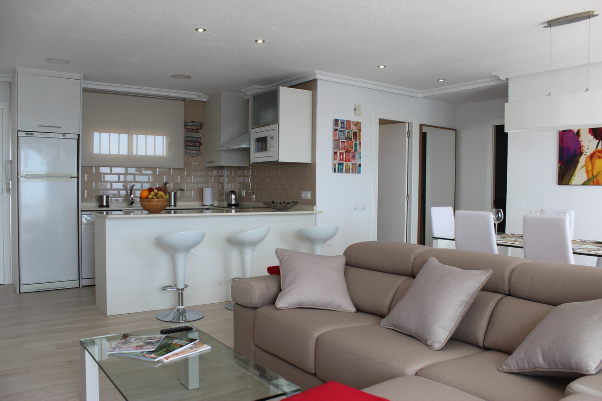 For sale - 3 Bedroom 2 Bathroom Apartment - Middle Floor Apartment in Orihuela - Mil Palmeras  - Alicante