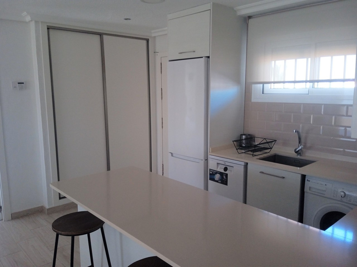 For sale - 3 Bedroom 2 Bathroom Apartment in Mil Palmeras - Mil Palmeras  - Alicante