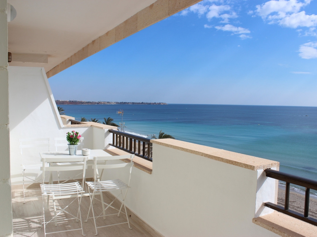 3 Bedroom 2 Bathroom Apartment in Mil Palmeras 