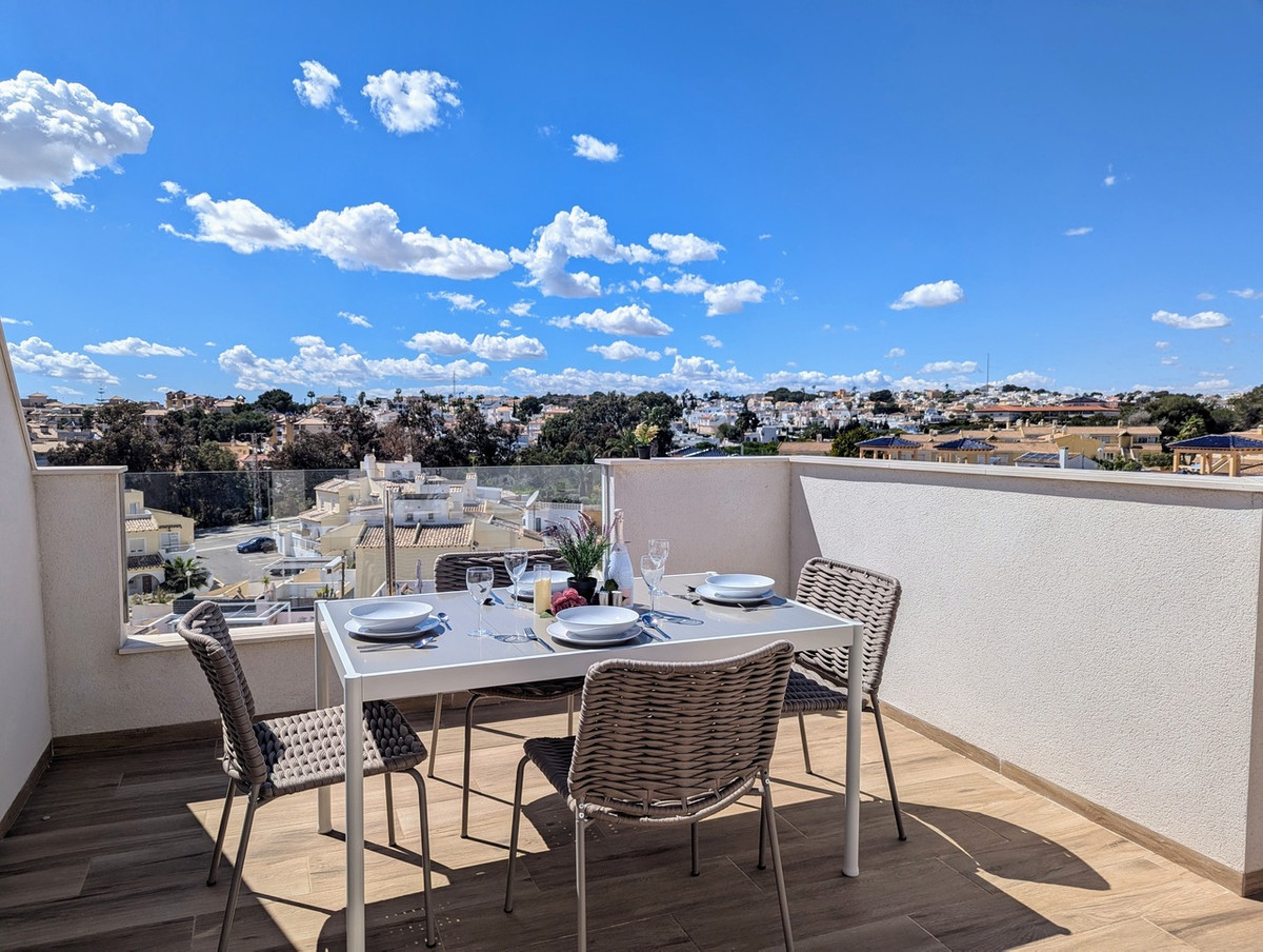 For sale - 2 Bedroom 2 Bathroom Penthouse in Villamartin - Villamartin  - Alicante