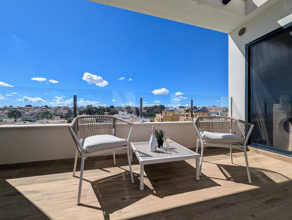 For sale - 2 Bedroom 2 Bathroom Penthouse in Villamartin - Villamartin  - Alicante