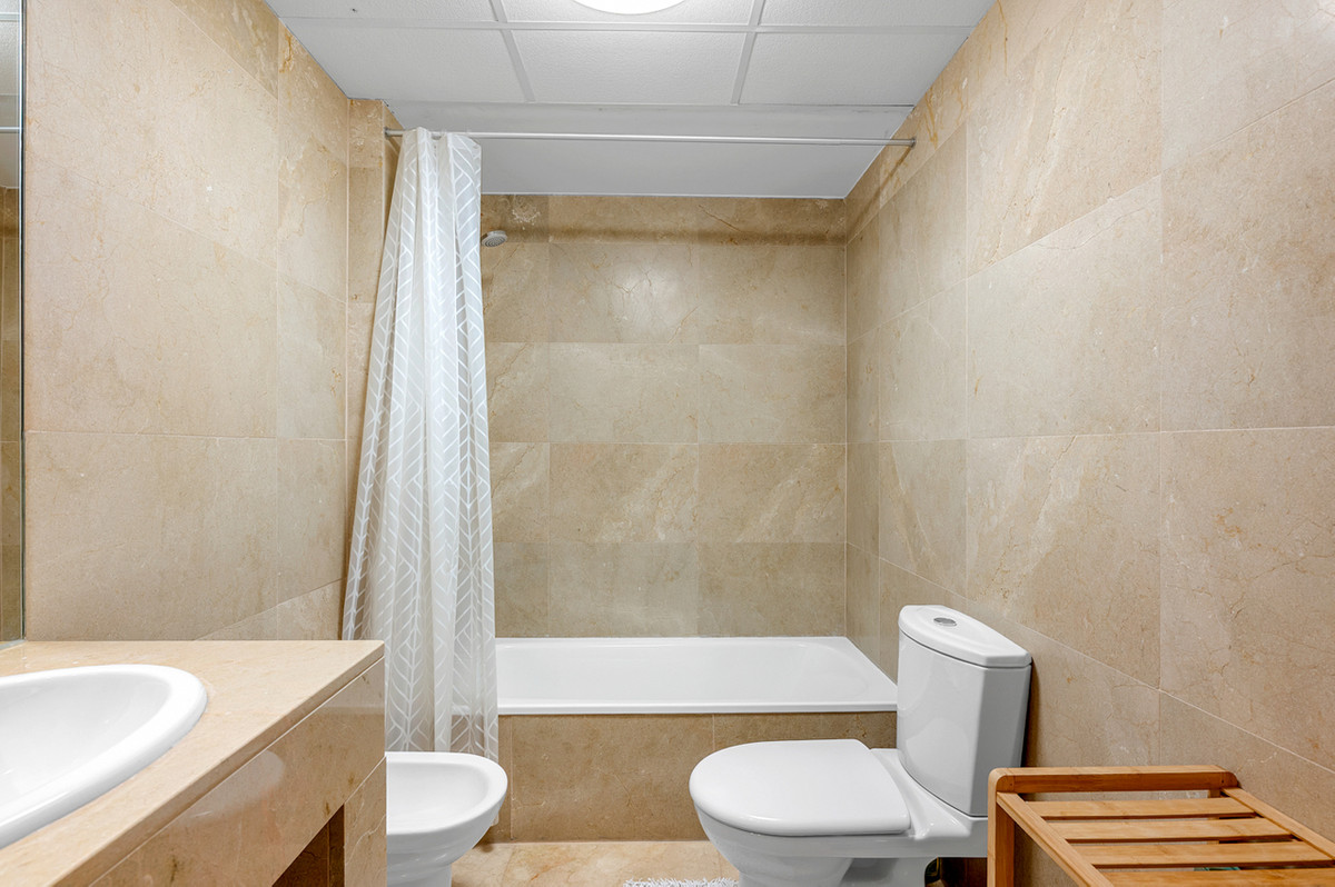 For sale - 2 Bedroom 1 Bathroom Ground Floor Apartment in Villamartin - Campoamor  - Alicante