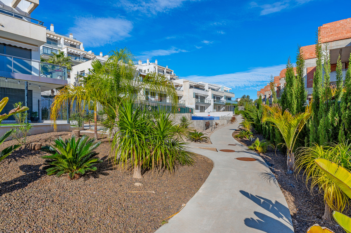 For sale - 2 Bedroom 1 Bathroom Ground Floor Apartment in Villamartin - Campoamor  - Alicante