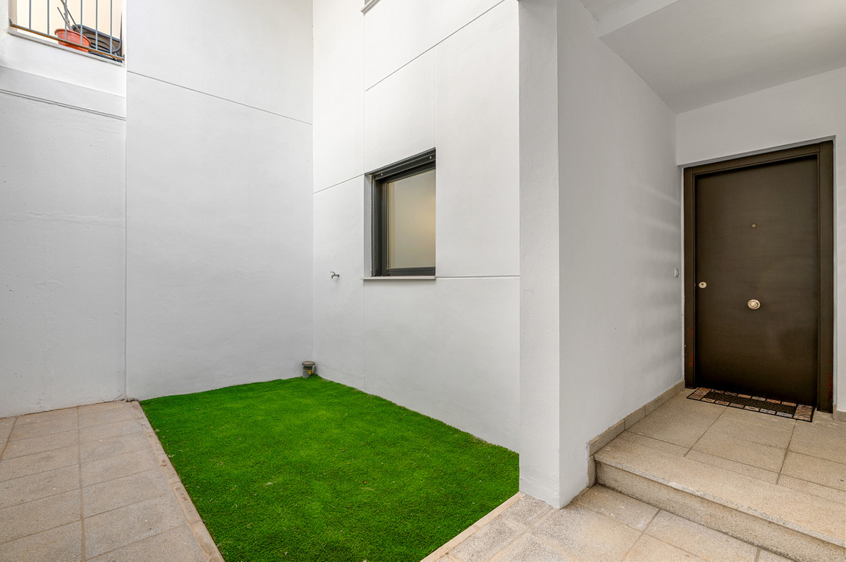 For sale - 2 Bedroom 1 Bathroom Ground Floor Apartment in Villamartin - Campoamor  - Alicante