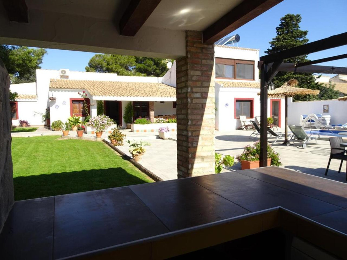For sale - 9 Bedroom 7 Bathroom House - Detached Villa in Orihuela - Cabo Roig  - Alicante