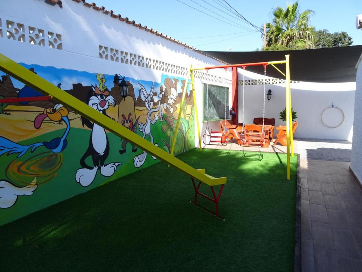 For sale - 9 Bedroom 7 Bathroom House - Detached Villa in Orihuela - Cabo Roig  - Alicante