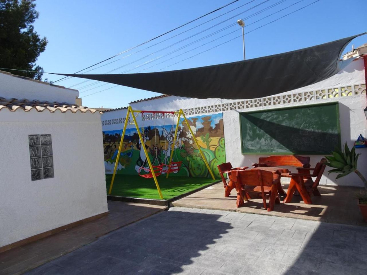 For sale - 9 Bedroom 7 Bathroom House - Detached Villa in Orihuela - Cabo Roig  - Alicante