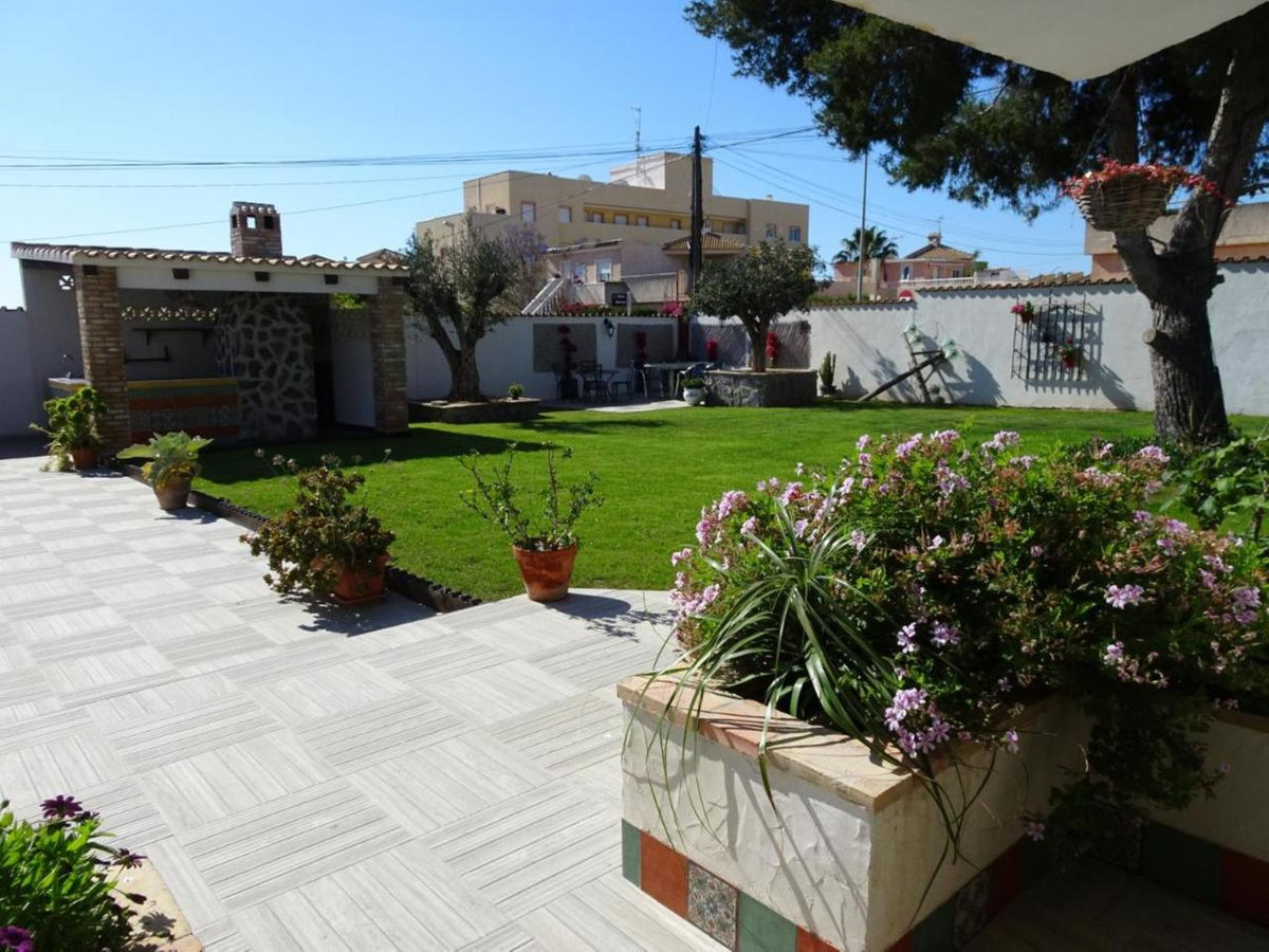 For sale - 9 Bedroom 7 Bathroom House - Detached Villa in Orihuela - Cabo Roig  - Alicante