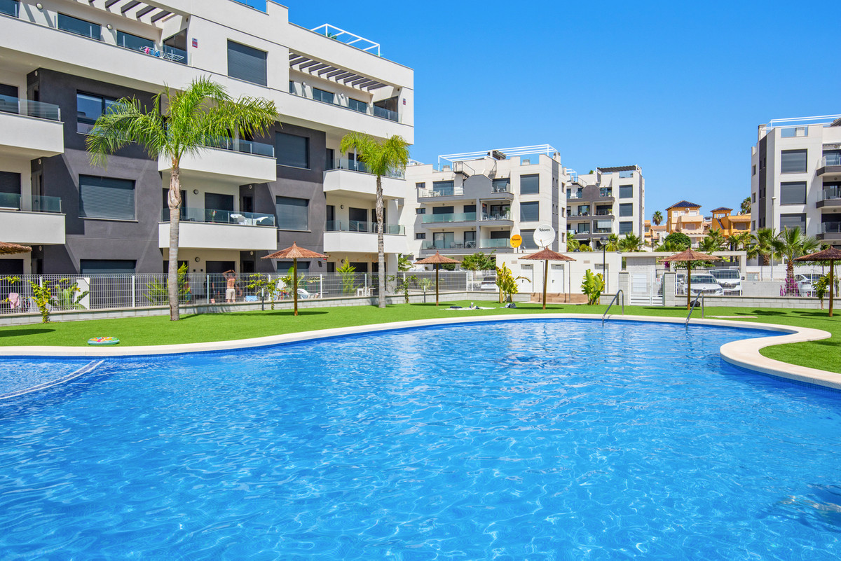 For sale - 2 Bedroom 2 Bathroom Apartment - Penthouse in Orihuela - Villamartin  - Alicante