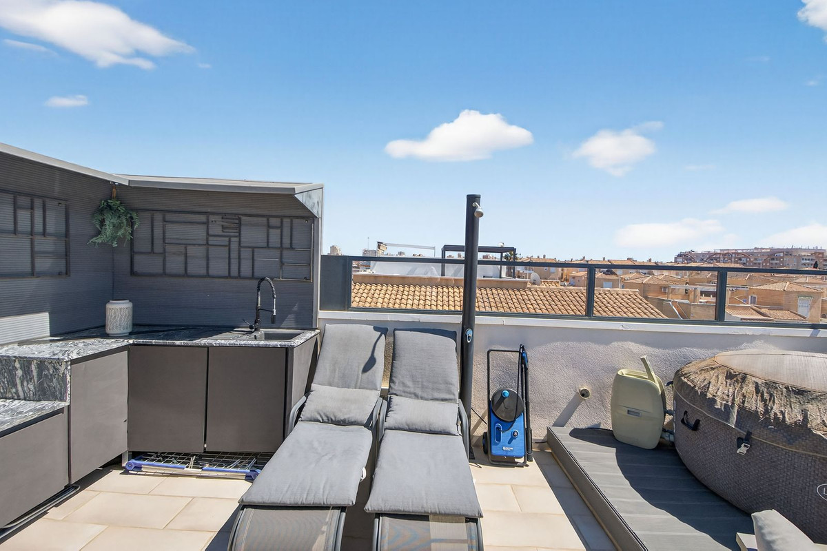 For sale - 2 Bedroom 1 Bathroom Apartment - Top Floor Apartment in Torrevieja - Torrevieja Centro  - Alicante