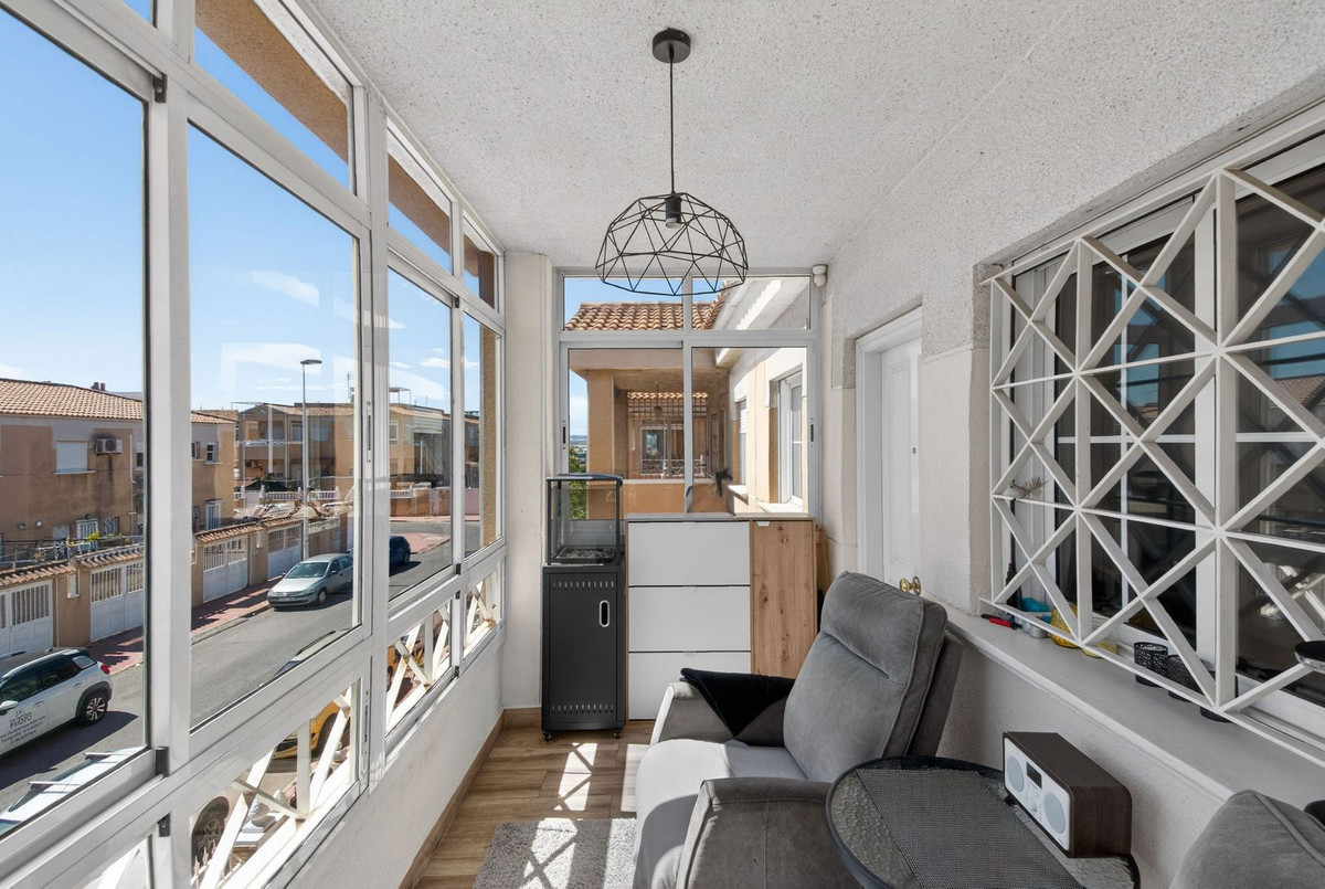 For sale - 2 Bedroom 1 Bathroom Apartment - Top Floor Apartment in Torrevieja - Torrevieja Centro  - Alicante