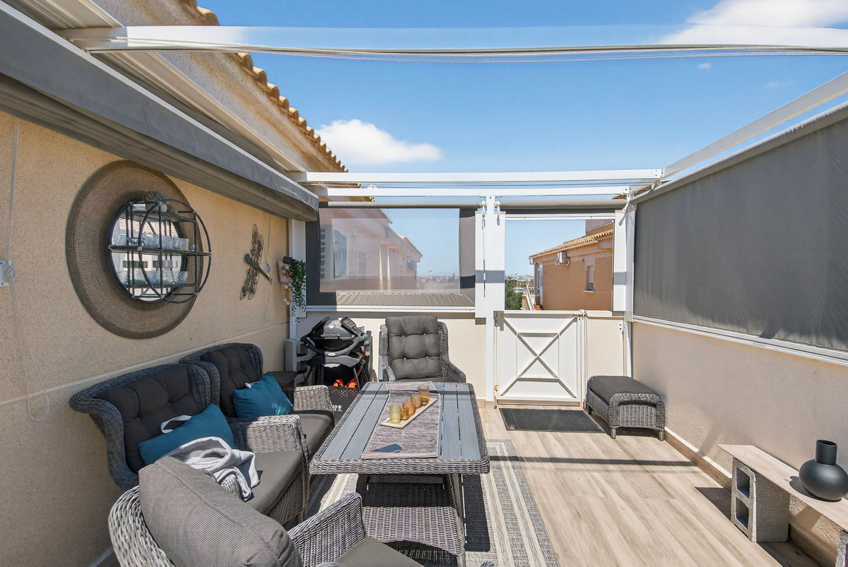 For sale - 2 Bedroom 1 Bathroom Apartment - Top Floor Apartment in Torrevieja - Torrevieja Centro  - Alicante