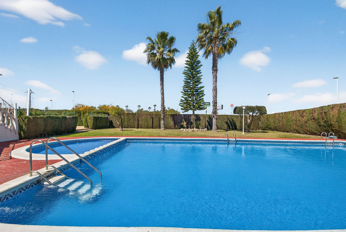 For sale - 2 Bedroom 1 Bathroom Apartment - Top Floor Apartment in Torrevieja - Torrevieja Centro  - Alicante