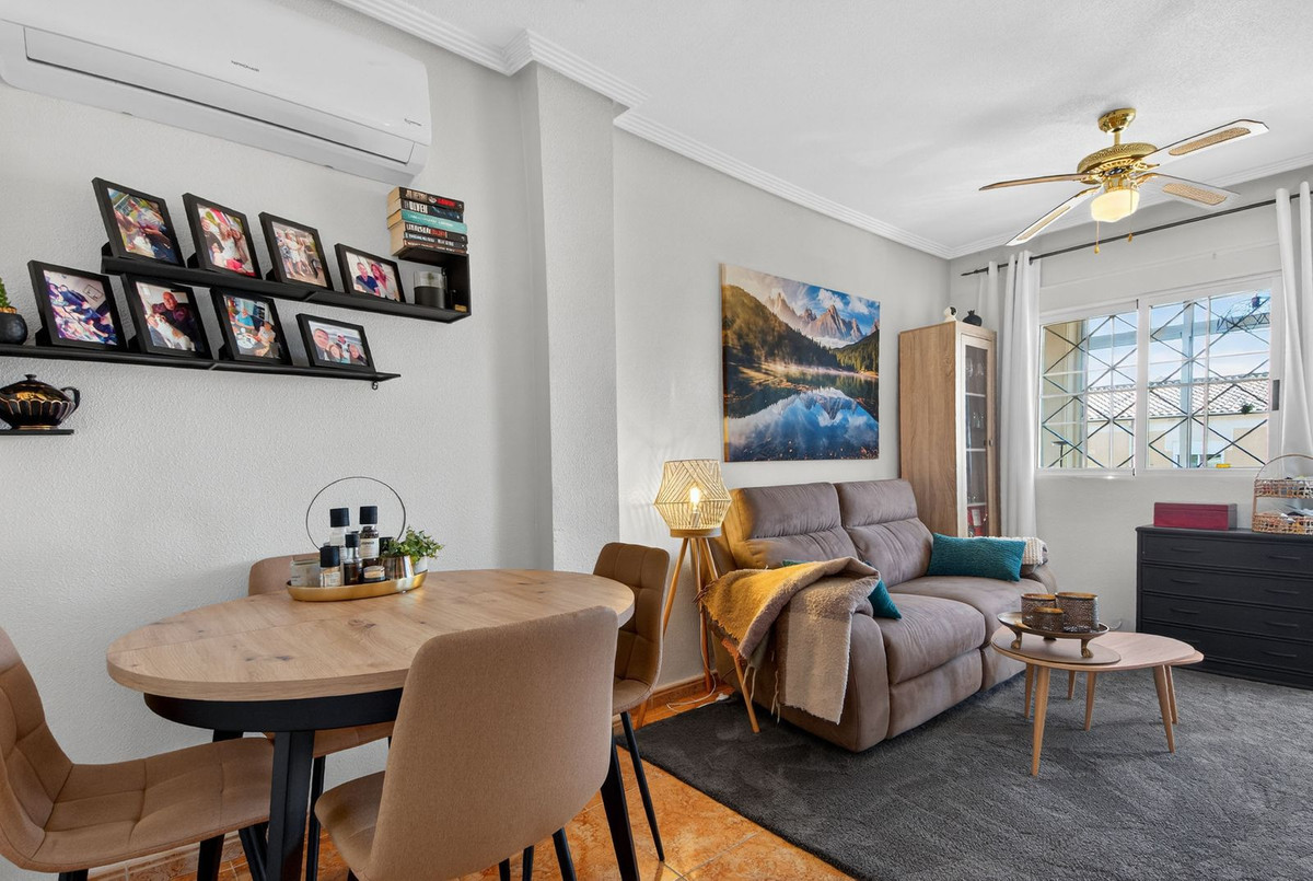 For sale - 2 Bedroom 1 Bathroom Apartment - Top Floor Apartment in Torrevieja - Torrevieja Centro  - Alicante