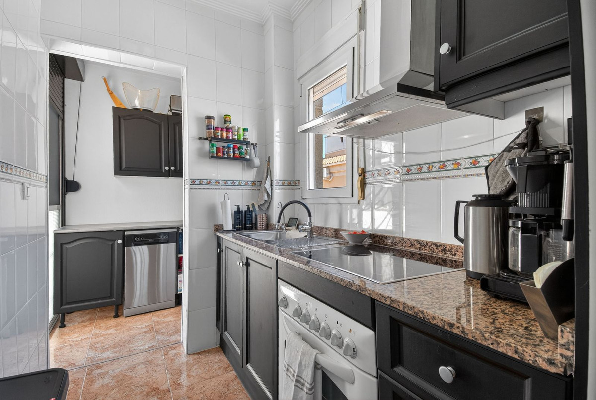 For sale - 2 Bedroom 1 Bathroom Apartment - Top Floor Apartment in Torrevieja - Torrevieja Centro  - Alicante