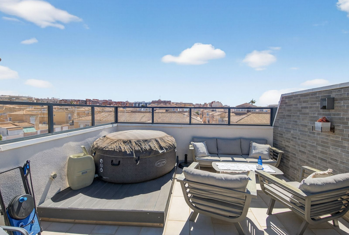 For sale - 2 Bedroom 1 Bathroom Apartment - Top Floor Apartment in Torrevieja - Torrevieja Centro  - Alicante