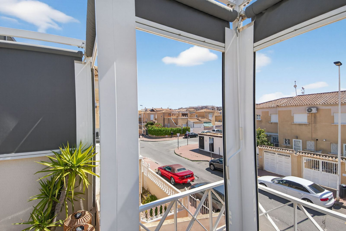 For sale - 2 Bedroom 1 Bathroom Apartment - Top Floor Apartment in Torrevieja - Torrevieja Centro  - Alicante