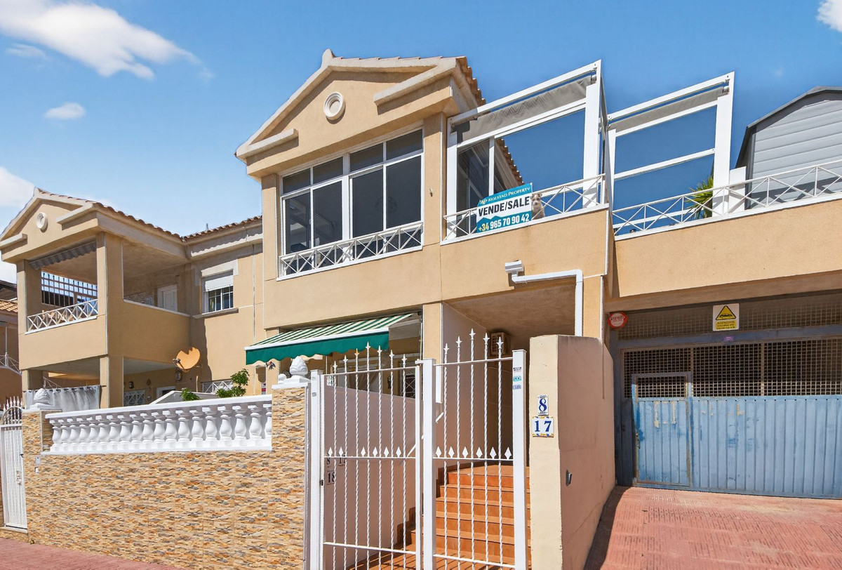 For sale - 2 Bedroom 1 Bathroom Apartment - Top Floor Apartment in Torrevieja - Torrevieja Centro  - Alicante