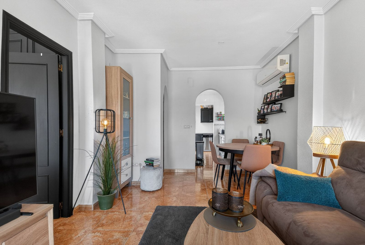 For sale - 2 Bedroom 1 Bathroom Apartment - Top Floor Apartment in Torrevieja - Torrevieja Centro  - Alicante