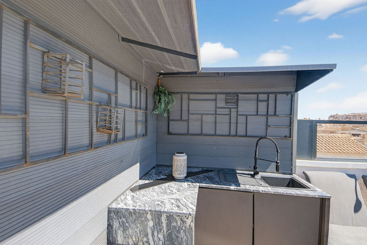 For sale - 2 Bedroom 1 Bathroom Apartment - Top Floor Apartment in Torrevieja - Torrevieja Centro  - Alicante