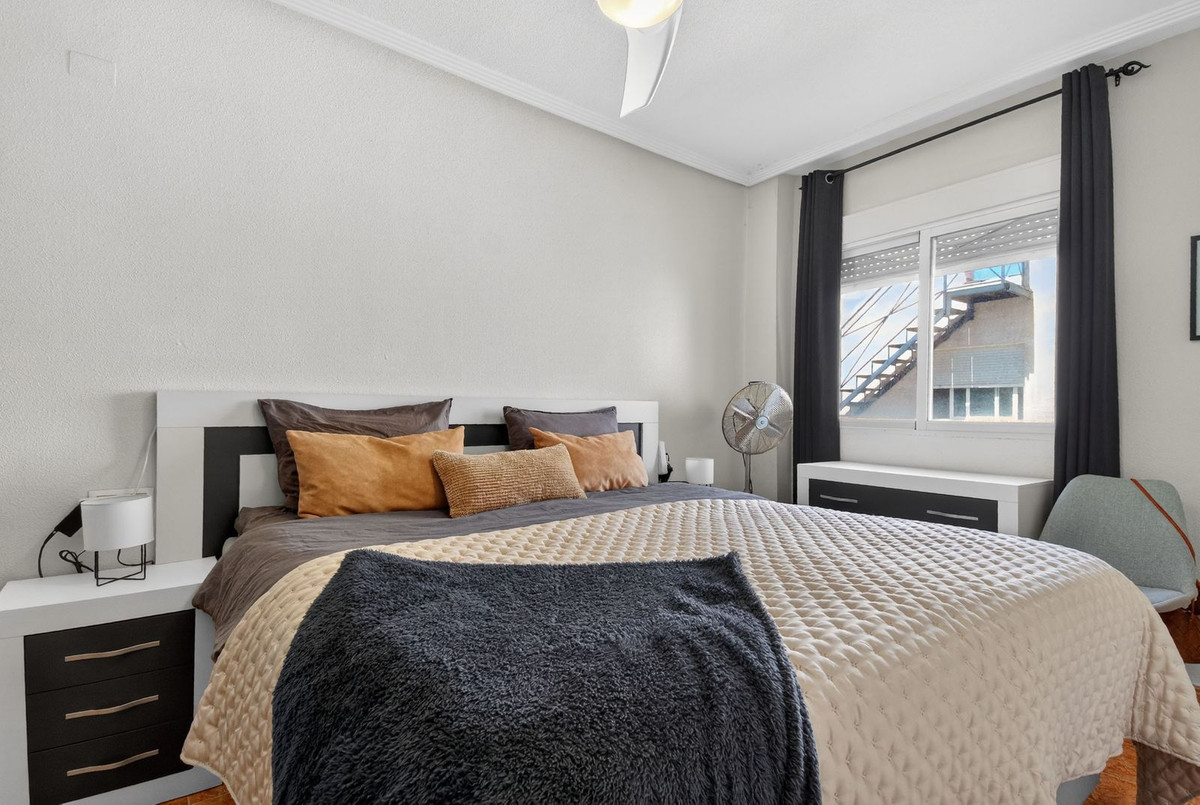 For sale - 2 Bedroom 1 Bathroom Apartment - Top Floor Apartment in Torrevieja - Torrevieja Centro  - Alicante