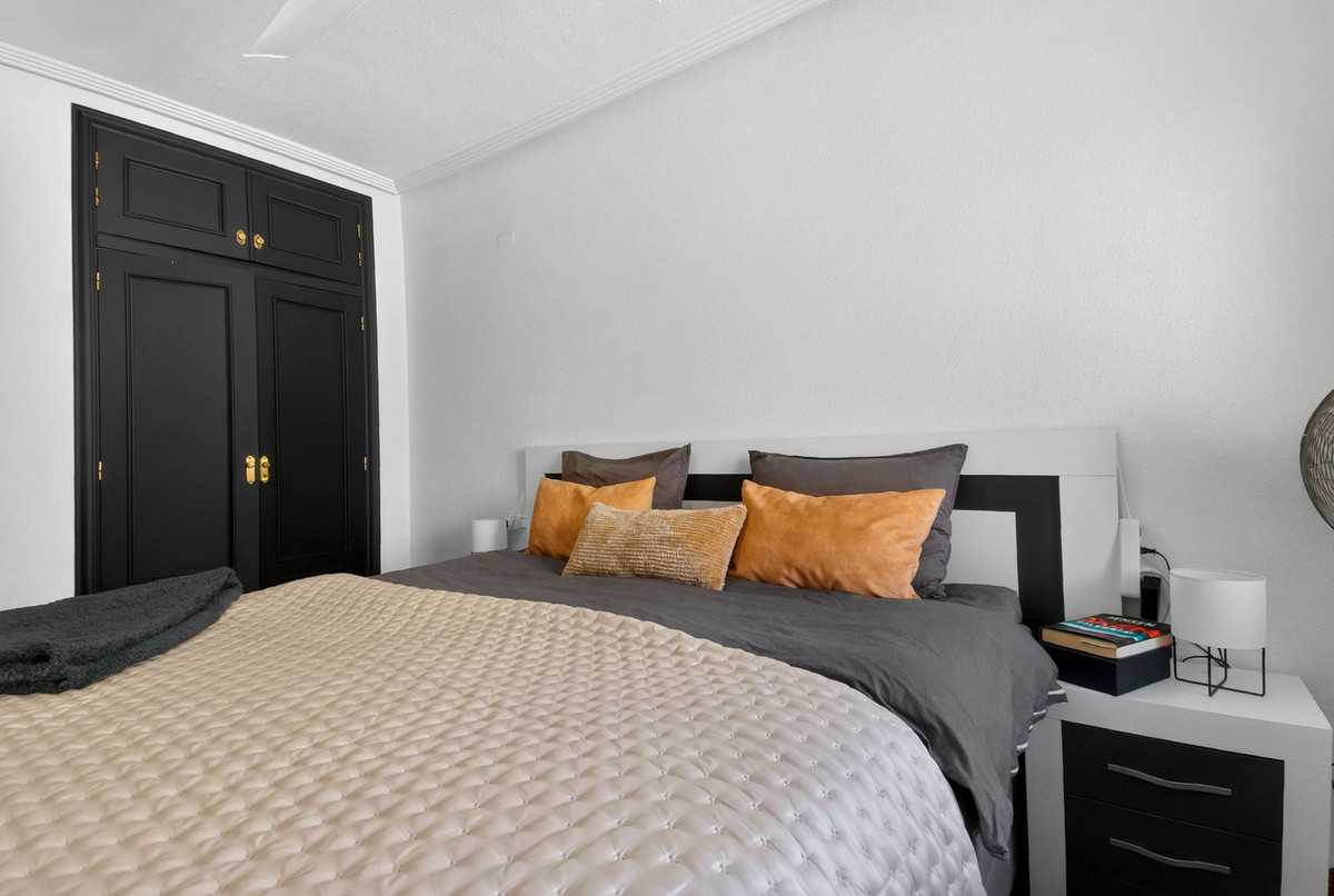 For sale - 2 Bedroom 1 Bathroom Apartment - Top Floor Apartment in Torrevieja - Torrevieja Centro  - Alicante