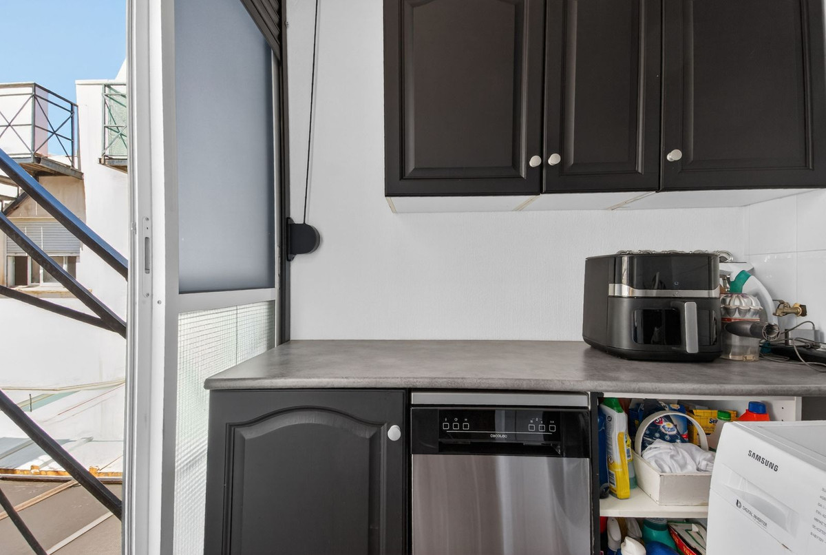 For sale - 2 Bedroom 1 Bathroom Apartment - Top Floor Apartment in Torrevieja - Torrevieja Centro  - Alicante