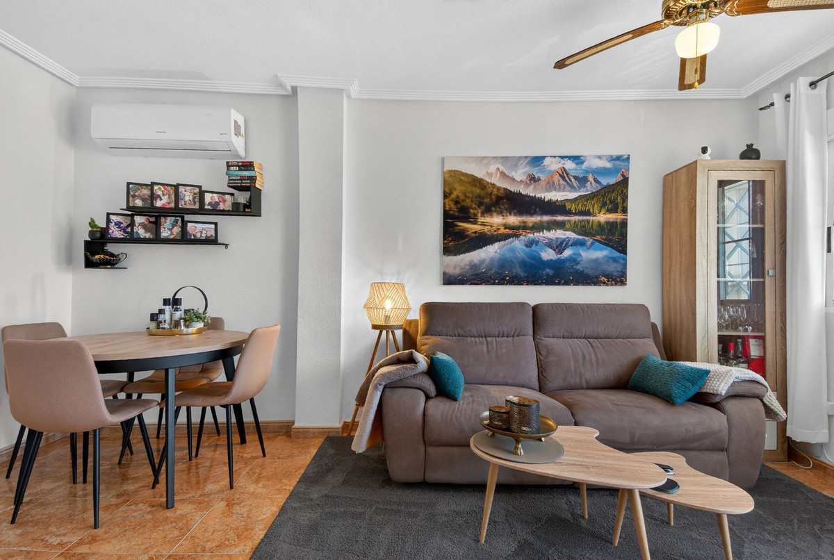 For sale - 2 Bedroom 1 Bathroom Apartment - Top Floor Apartment in Torrevieja - Torrevieja Centro  - Alicante