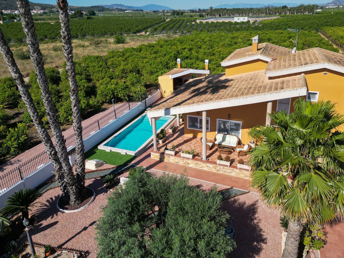 For sale - 5 Bedroom 4 Bathroom House - Detached Villa in Orihuela - Orihuela Centro  - Alicante