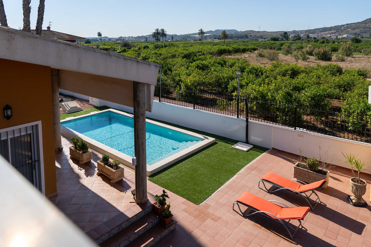 For sale - 5 Bedroom 4 Bathroom House - Detached Villa in Orihuela - Orihuela Centro  - Alicante