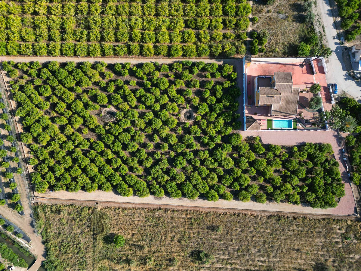 For sale - 5 Bedroom 4 Bathroom House - Detached Villa in Orihuela - Orihuela Centro  - Alicante