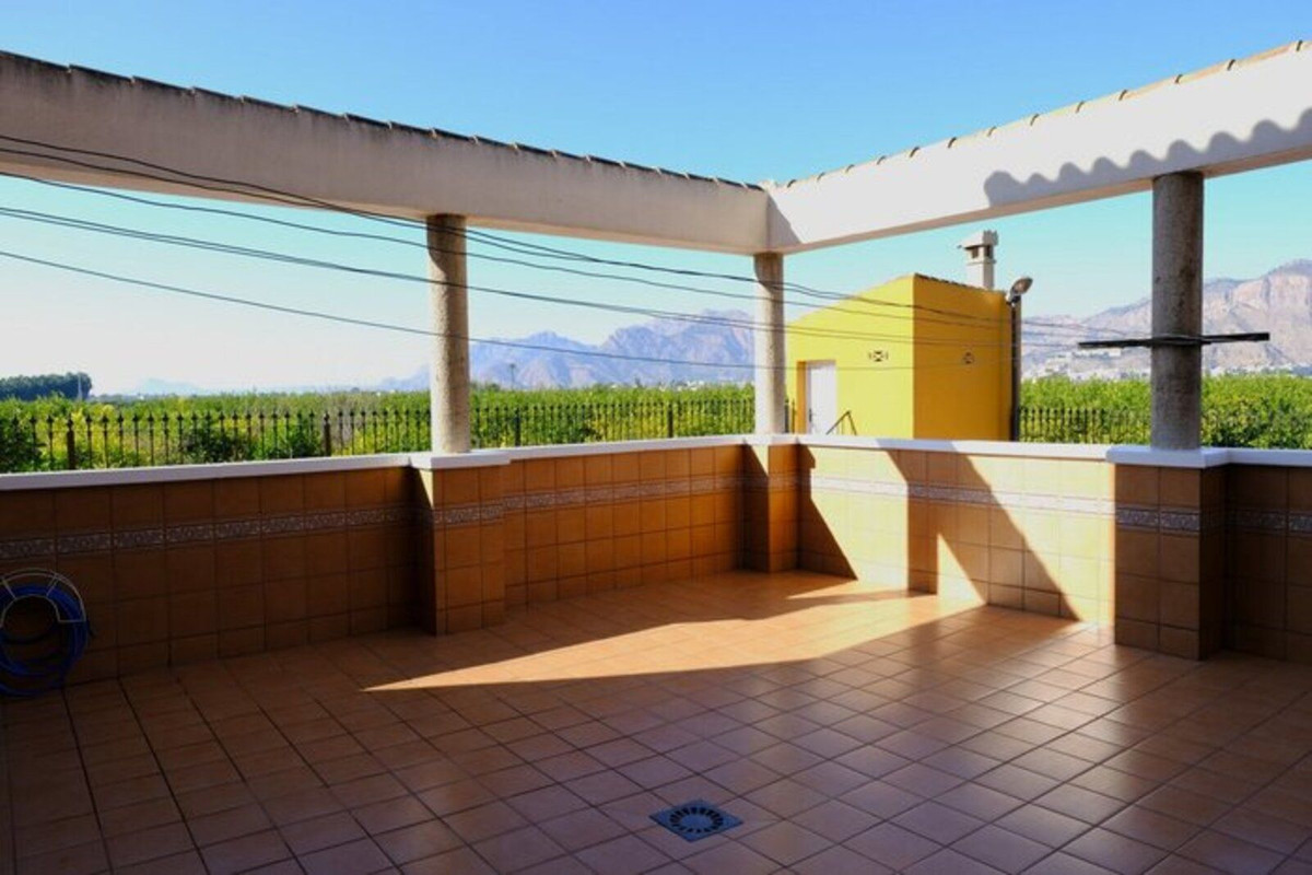 For sale - 5 Bedroom 4 Bathroom House - Detached Villa in Orihuela - Orihuela Centro  - Alicante