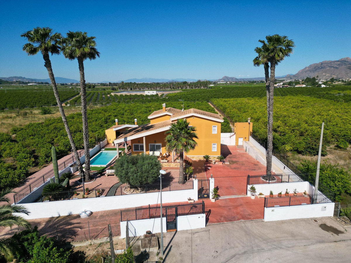 For sale - 5 Bedroom 4 Bathroom House - Detached Villa in Orihuela - Orihuela Centro  - Alicante