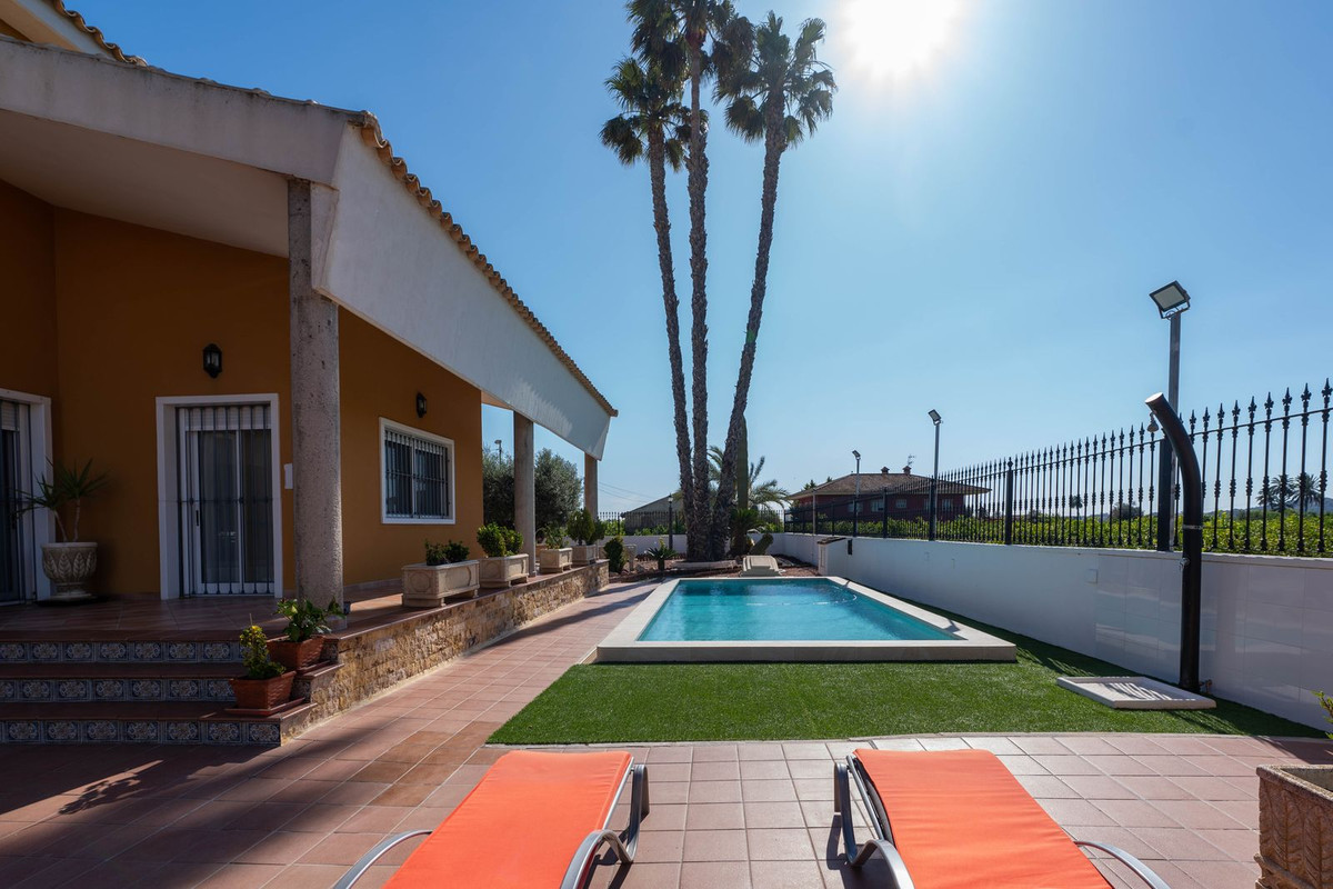 For sale - 5 Bedroom 4 Bathroom House - Detached Villa in Orihuela - Orihuela Centro  - Alicante