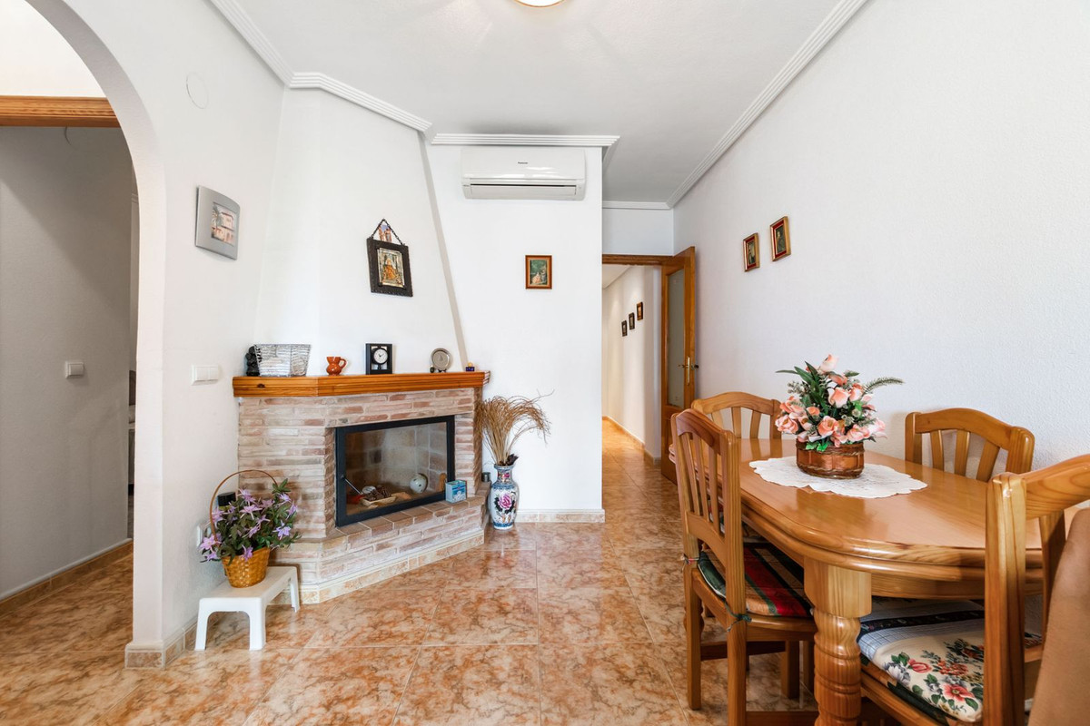 For sale - 3 Bedroom 2 Bathroom Apartment - Penthouse in Torrevieja - Torrevieja Centro  - Alicante