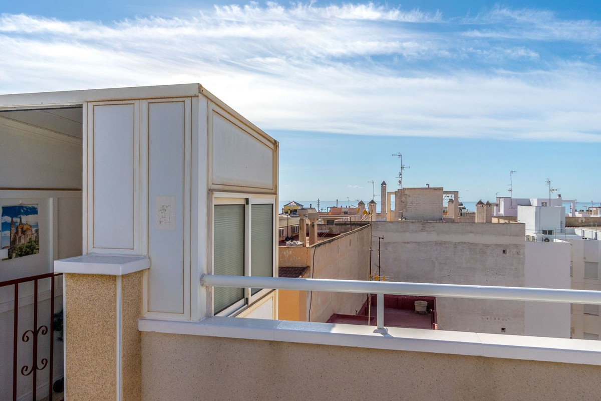 For sale - 3 Bedroom 2 Bathroom Apartment - Penthouse in Torrevieja - Torrevieja Centro  - Alicante