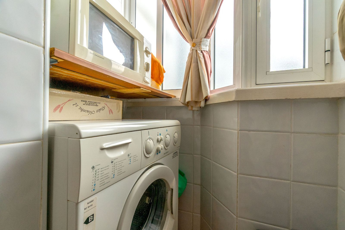 For sale - 3 Bedroom 2 Bathroom Apartment - Penthouse in Torrevieja - Torrevieja Centro  - Alicante