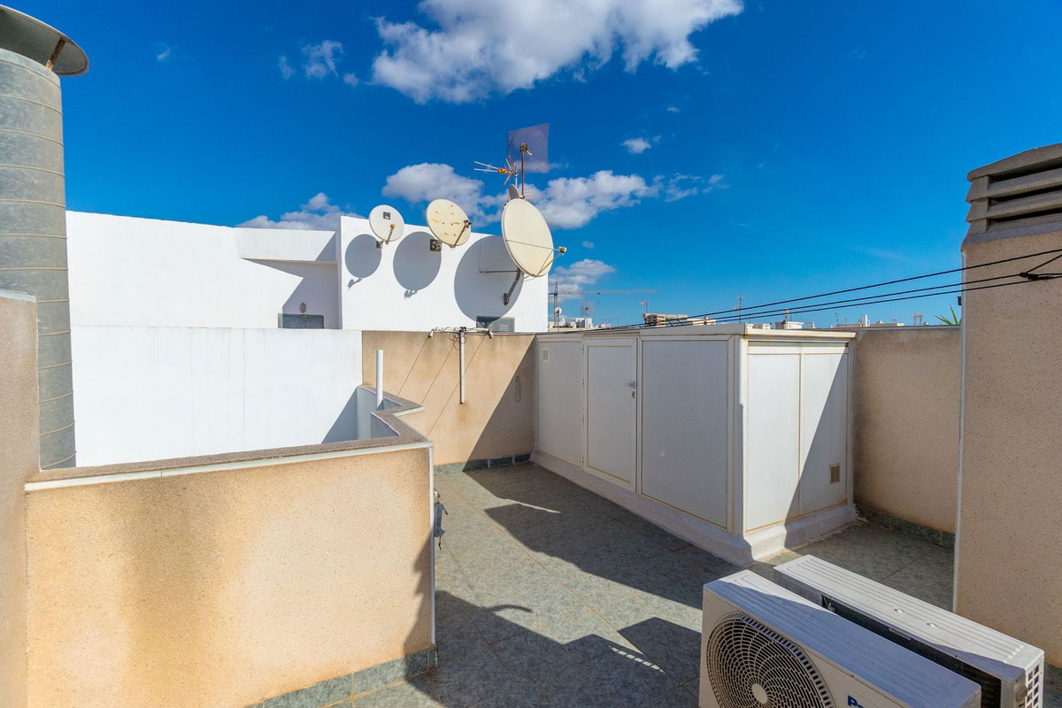 For sale - 3 Bedroom 2 Bathroom Apartment - Penthouse in Torrevieja - Torrevieja Centro  - Alicante