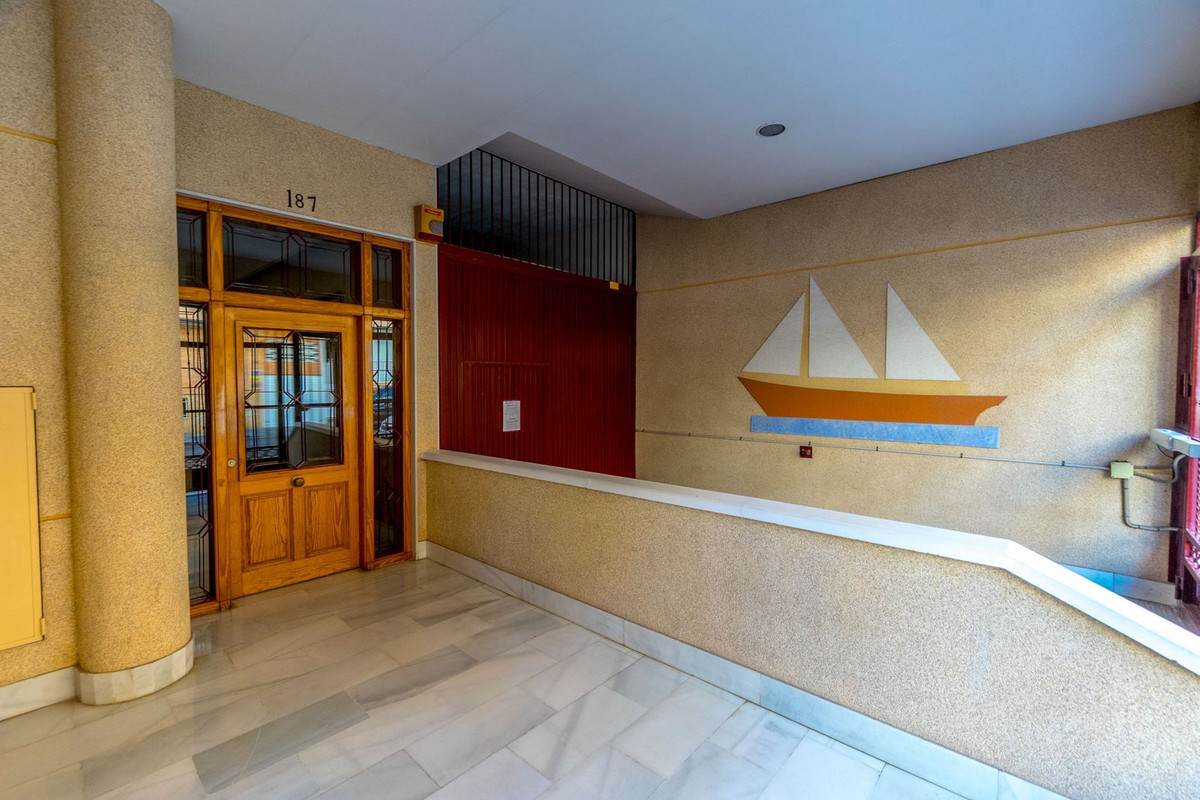 For sale - 3 Bedroom 2 Bathroom Apartment - Penthouse in Torrevieja - Torrevieja Centro  - Alicante