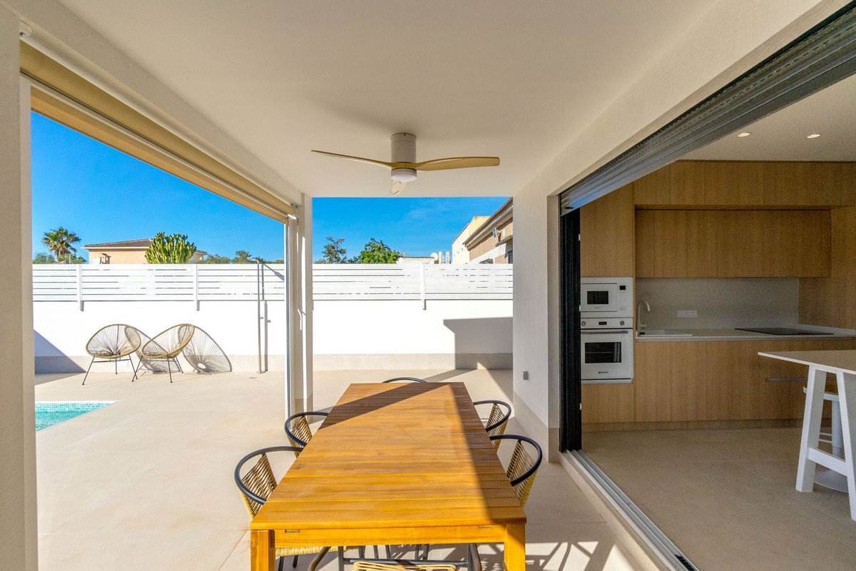 For sale - 3 Bedroom 2 Bathroom House - Detached Villa in Torrevieja - Torrevieja Centro  - Alicante