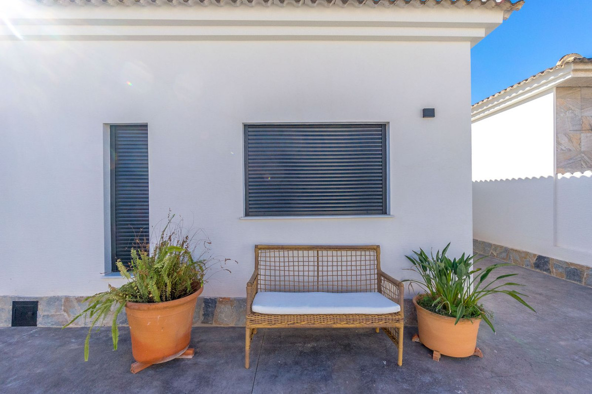 For sale - 3 Bedroom 2 Bathroom House - Detached Villa in Torrevieja - Torrevieja Centro  - Alicante
