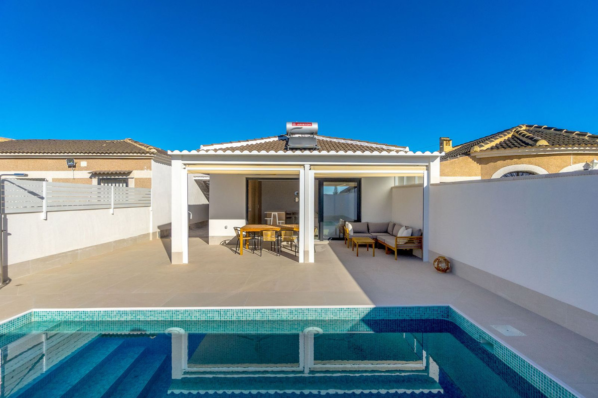 For sale - 3 Bedroom 2 Bathroom House - Detached Villa in Torrevieja - Torrevieja Centro  - Alicante