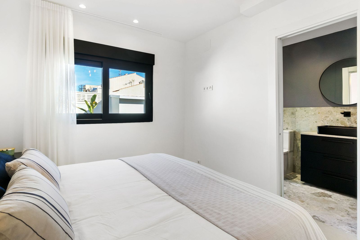 For sale - 3 Bedroom 2 Bathroom House - Detached Villa in Torrevieja - Torrevieja Centro  - Alicante