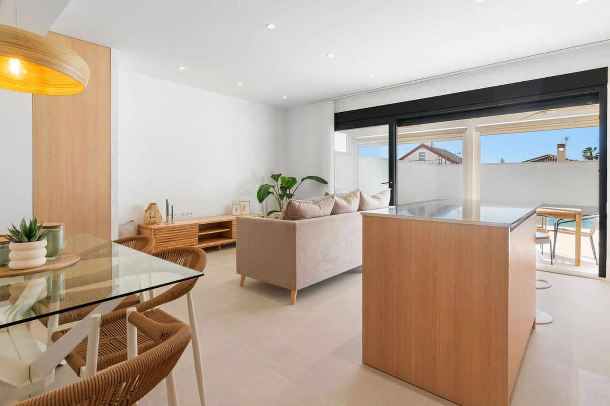 For sale - 3 Bedroom 2 Bathroom House - Detached Villa in Torrevieja - Torrevieja Centro  - Alicante