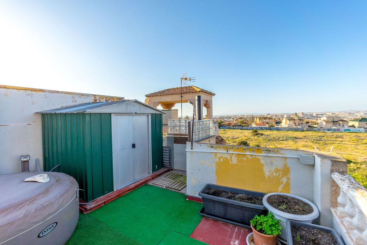 For sale - 3 Bedroom 2 Bathroom House - Townhouse in Torrevieja - Torrevieja Centro  - Alicante