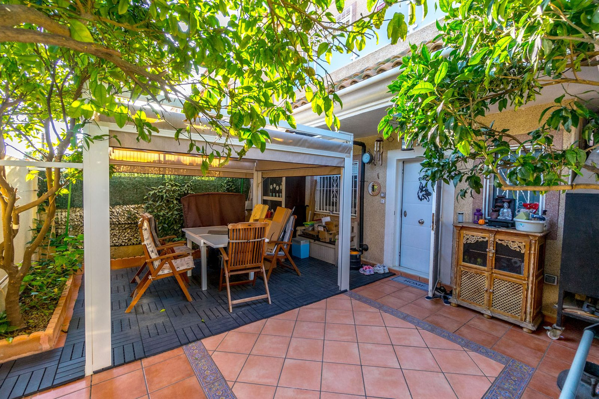 For sale - 3 Bedroom 2 Bathroom House - Townhouse in Torrevieja - Torrevieja Centro  - Alicante