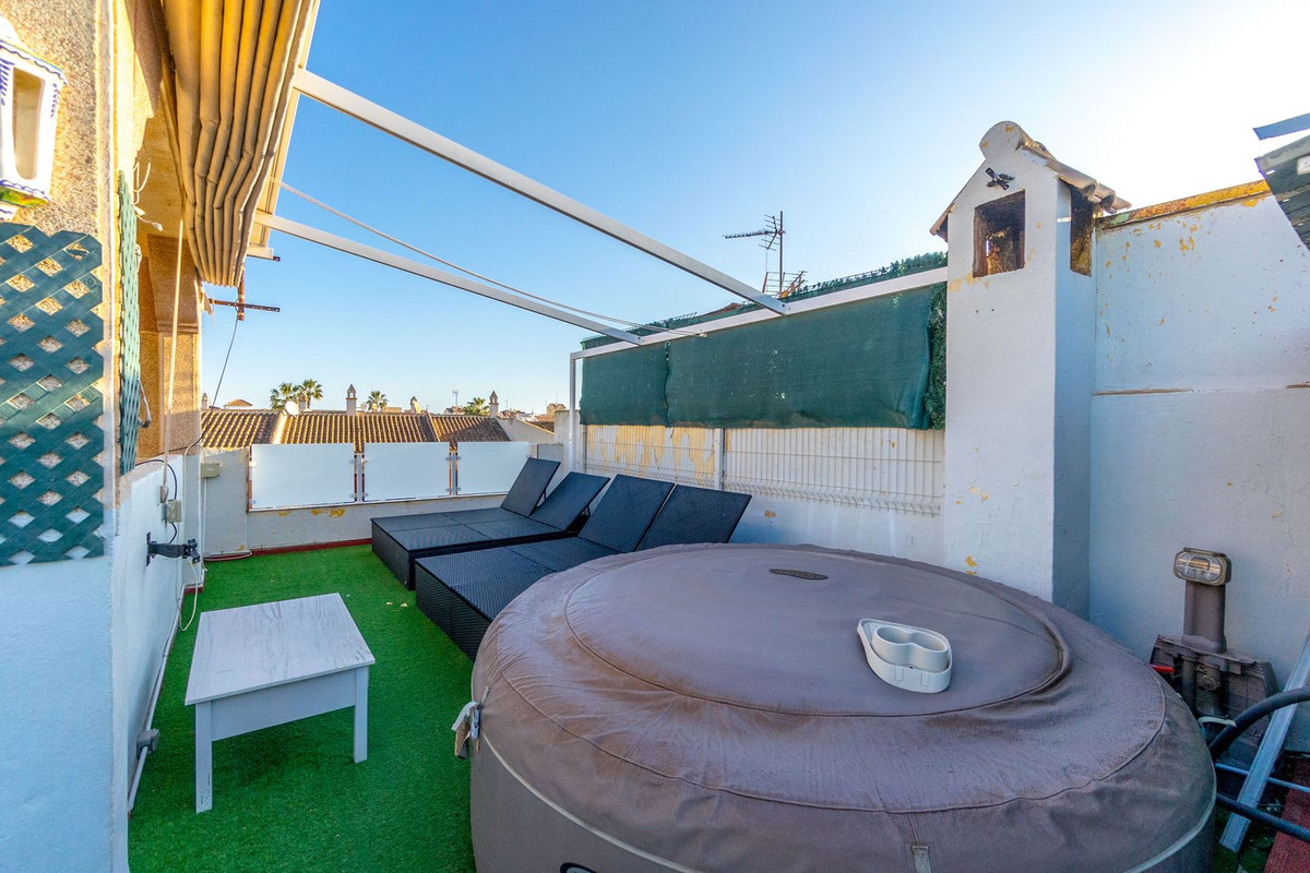 For sale - 3 Bedroom 2 Bathroom House - Townhouse in Torrevieja - Torrevieja Centro  - Alicante